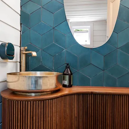 Historic With Dock Boat & Water Views Apartman